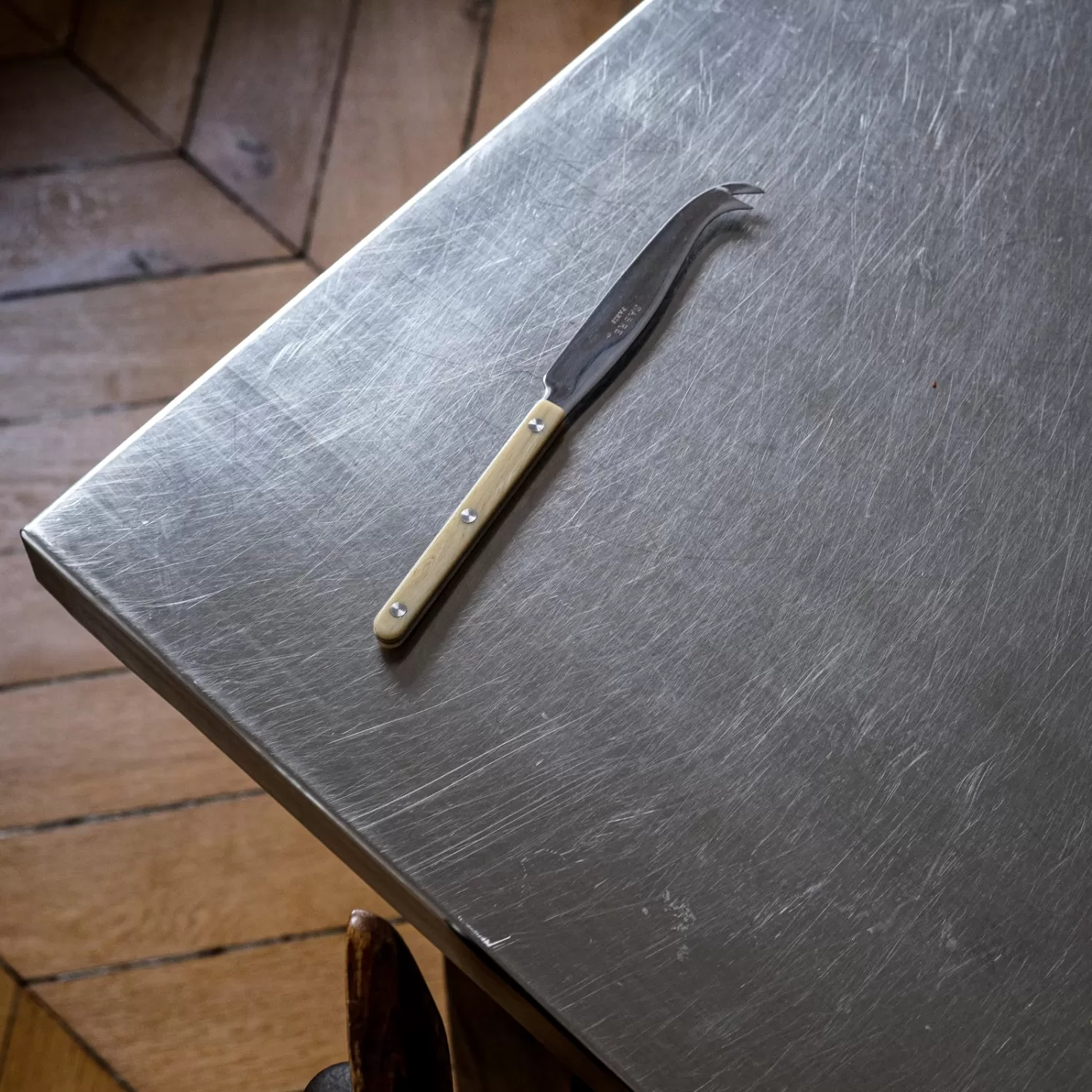Sabre Paris Cheese Knife>Bistrot Vintage Horn, Faux Horn