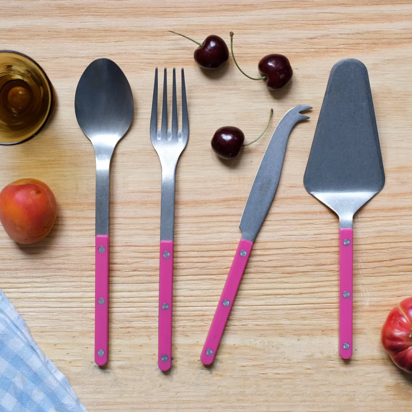 Sabre Paris Set Of 4 Must-Have Serving Pieces>Bistrot Vintage Solid, Raspberry