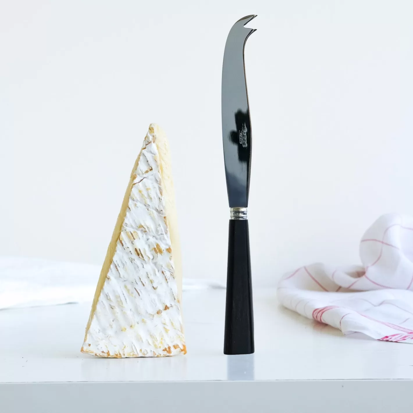 Sabre Paris Cheese Knife>Nature, Black press wood