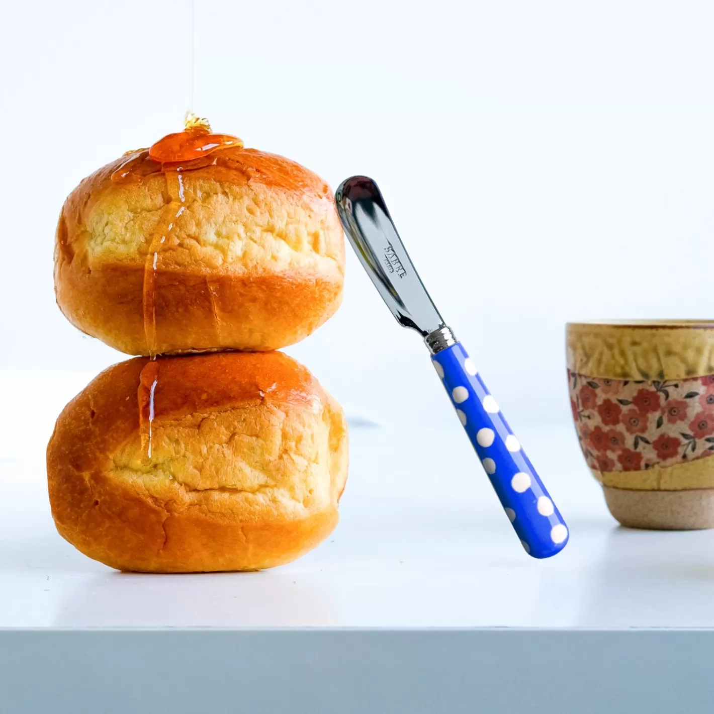 Sabre Paris Butter Spreader>White Dots, Lapis blue