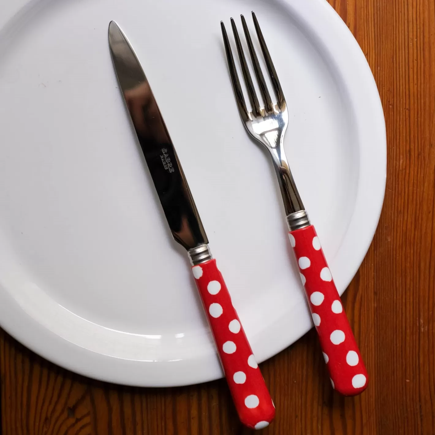 Sabre Paris Dinner Fork>White Dots, Red