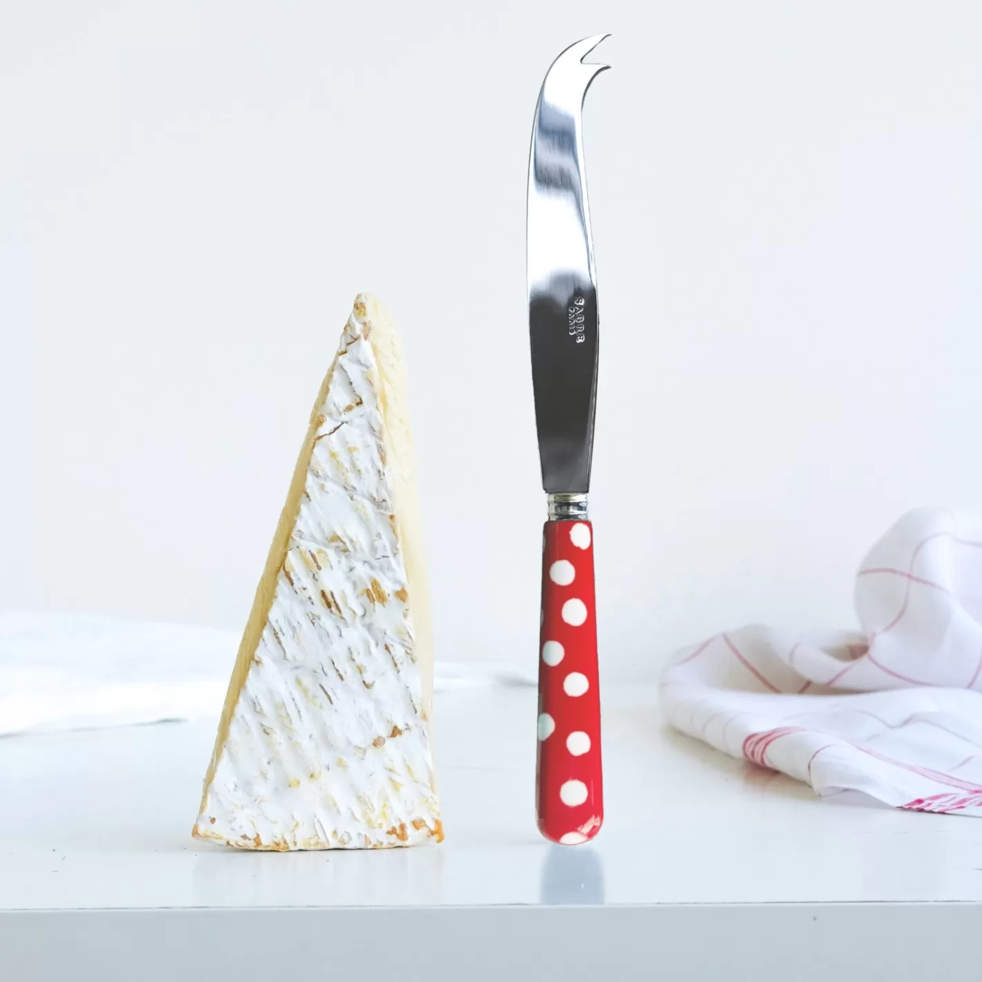 Sabre Paris Cheese Knife>White Dots, Red