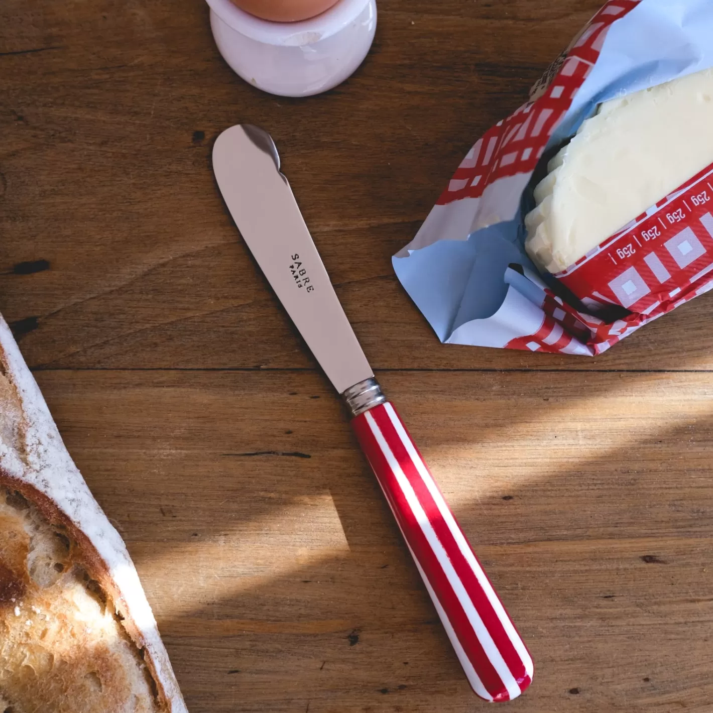 Sabre Paris Butter Knife>White Stripe, Red